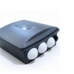 ARMOIRE DE COMMANDE POUR RIDEAUX METALLIQUES 220V AVEC 2 TELECOMMANDES – Image 2