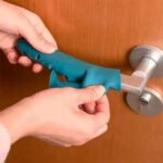 POIGNEE DE PORTE ANTI CHOCK EN SILICONE AVEC VENTOUSE – Image 4